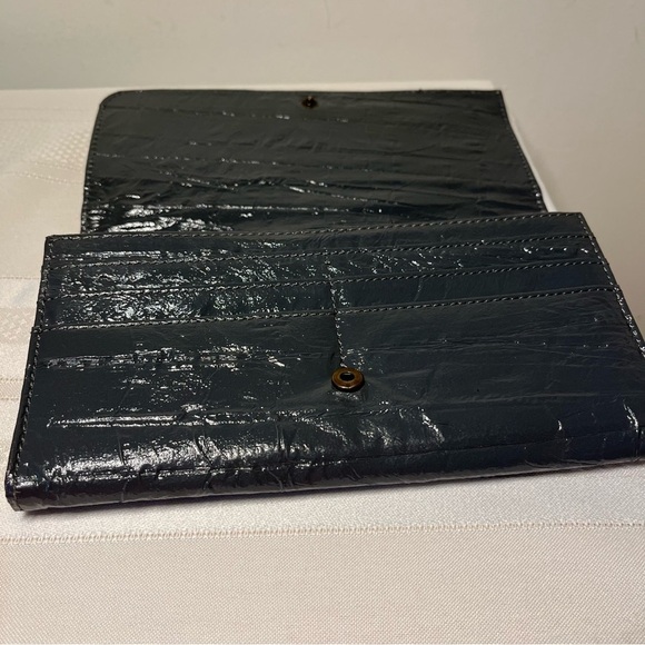 Matt & Nat Charcoal Grey Wallet. Many pockets. Card slots. Zippered. Snap! - Picture 3 of 9